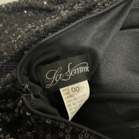 Stunning sequin, one shoulder gown. Black with sequin. Beautiful for any event! - Picture 4 of 6